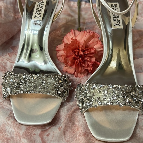 Rider Stiletto Heel Size in White Satin - Picture 14 of 17